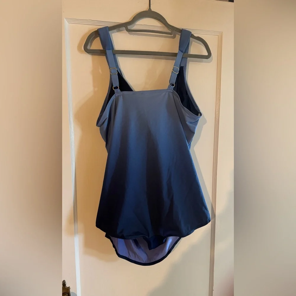 Lands' End Blue Ombre V-Neck Women’s Swim Tankini - Picture 3 of 4